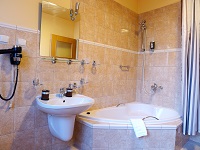 Przestronna i wygodna �azienka